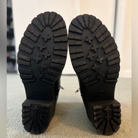 UNIVERSAL THREAD WOMEN’S BLACK CHUNKY HEEL BOOTS WITH INSIDE ZIPPER FAUX LEATHER - Picture 6 of 6